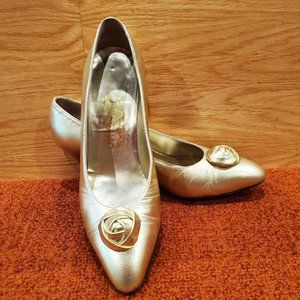 Vintage Ferragamo gold pumps